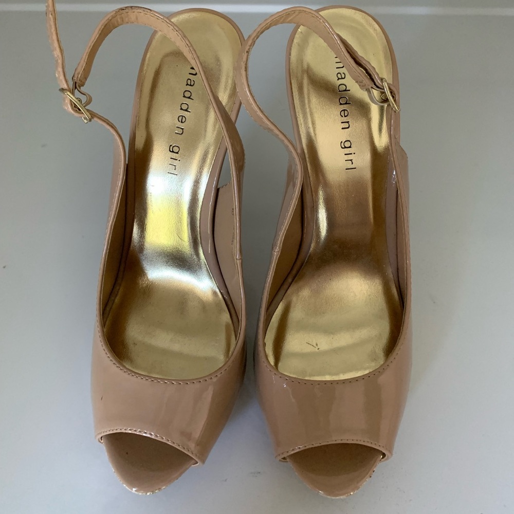 Nude Pumps